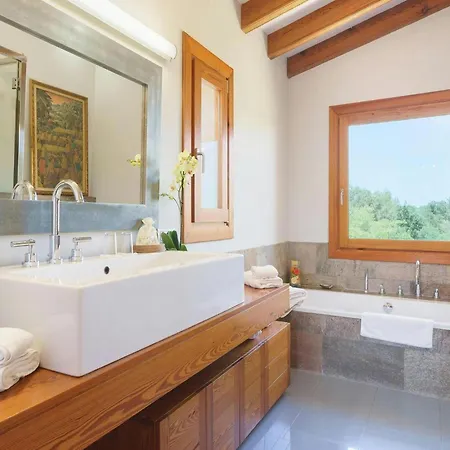 Villa In Spain With Pool & Jacuzzi Retreat