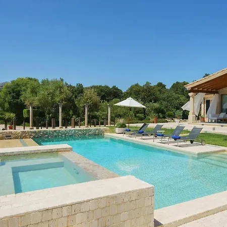 Villa In Spain With Pool & Jacuzzi Retreat Holiday home *